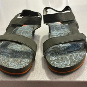 Black mountain size 13 boys